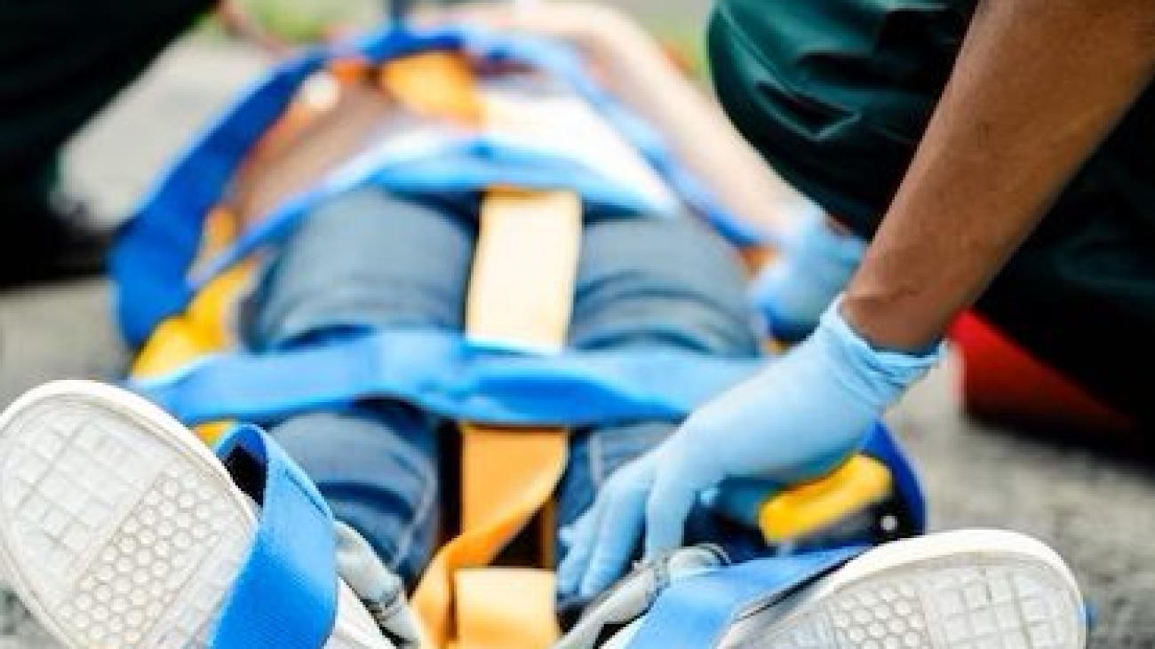 paramedic-team-rescuing-young-critical-patient_53876-139567